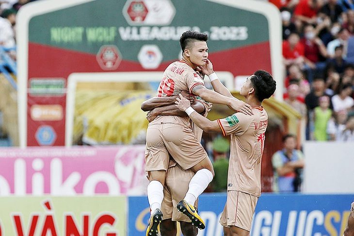 Quang Hải cùng CLB Công An Hà Nội sẽ có niềm vui vô địch - Ảnh: VPF Quang Hải cùng CLB Công An Hà Nội sẽ có niềm vui vô địch - Ảnh: VPF